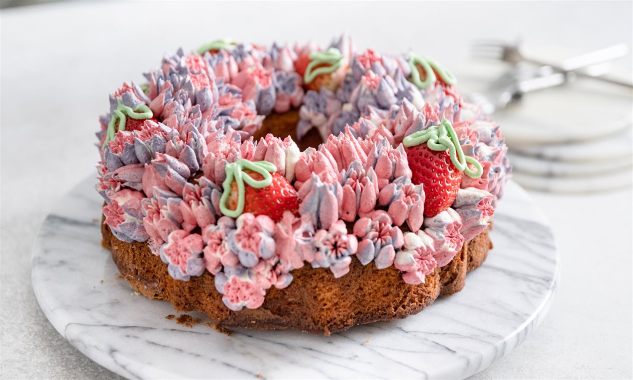 Picture - Bundtcake med blomster i smørcreme